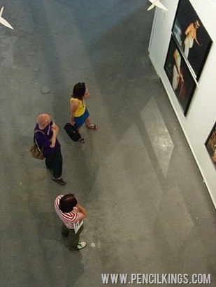 censoring-art-audience-in-art-gallery