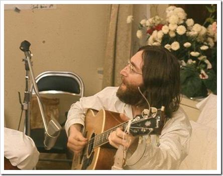 bands that met at art school john-lennon-playing-guitar